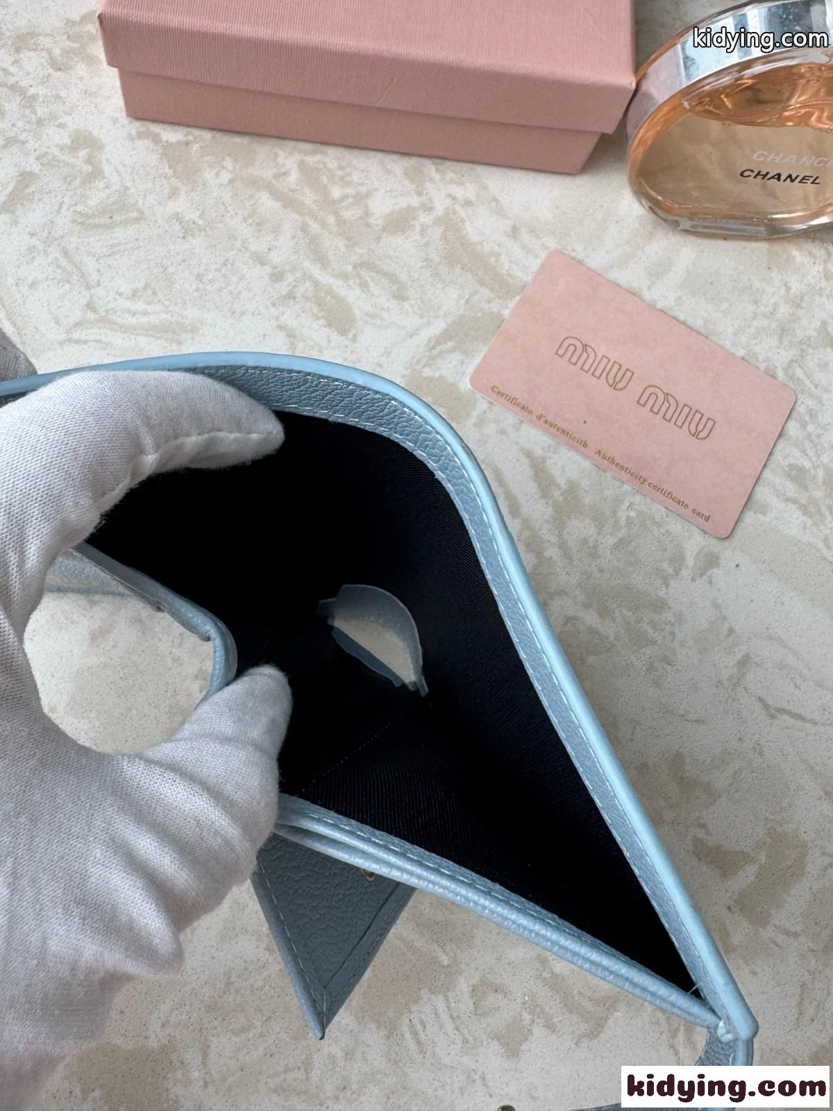 洗練された シンプル コンパクト ウォレット ミュウミュウ 財布 コピー 二つ折り財布 ブルー-4