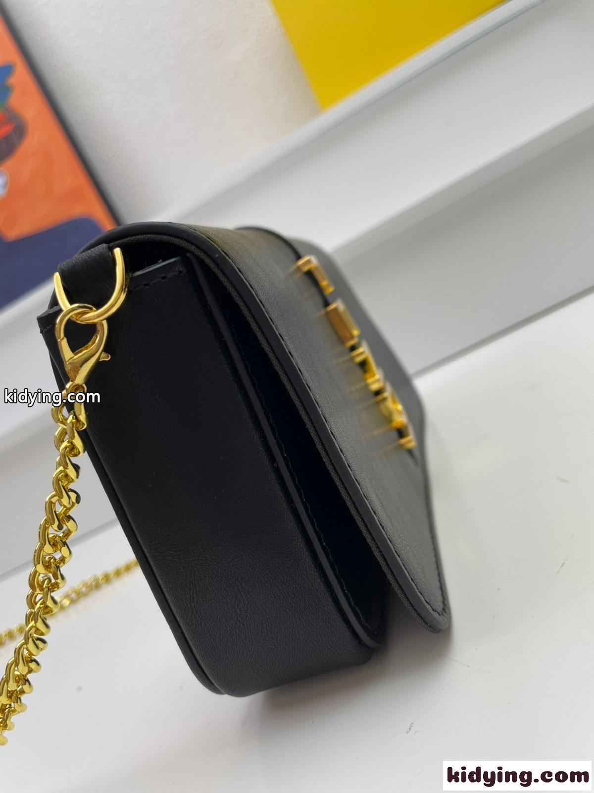 フェンディグラフィ 財布内蔵ミニバッグ スーパーコピー ブラックレザー チェーン 財布-1