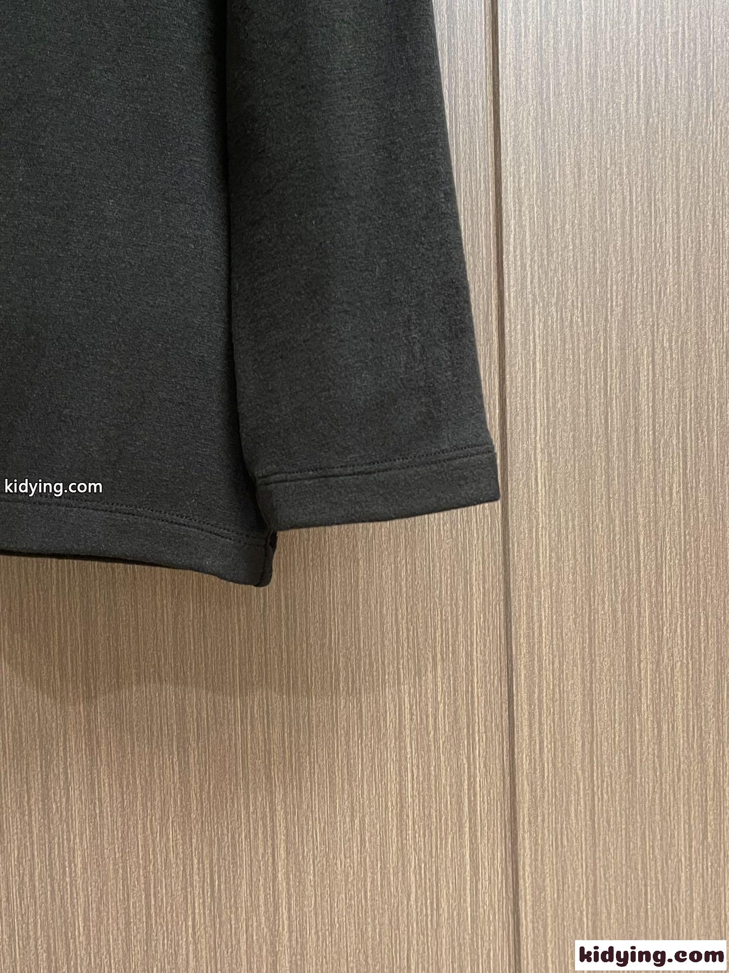 ベーシック 合わせやすい タートルネック 長袖Tシャツ プラダ Tシャツ コピー ブラック-3