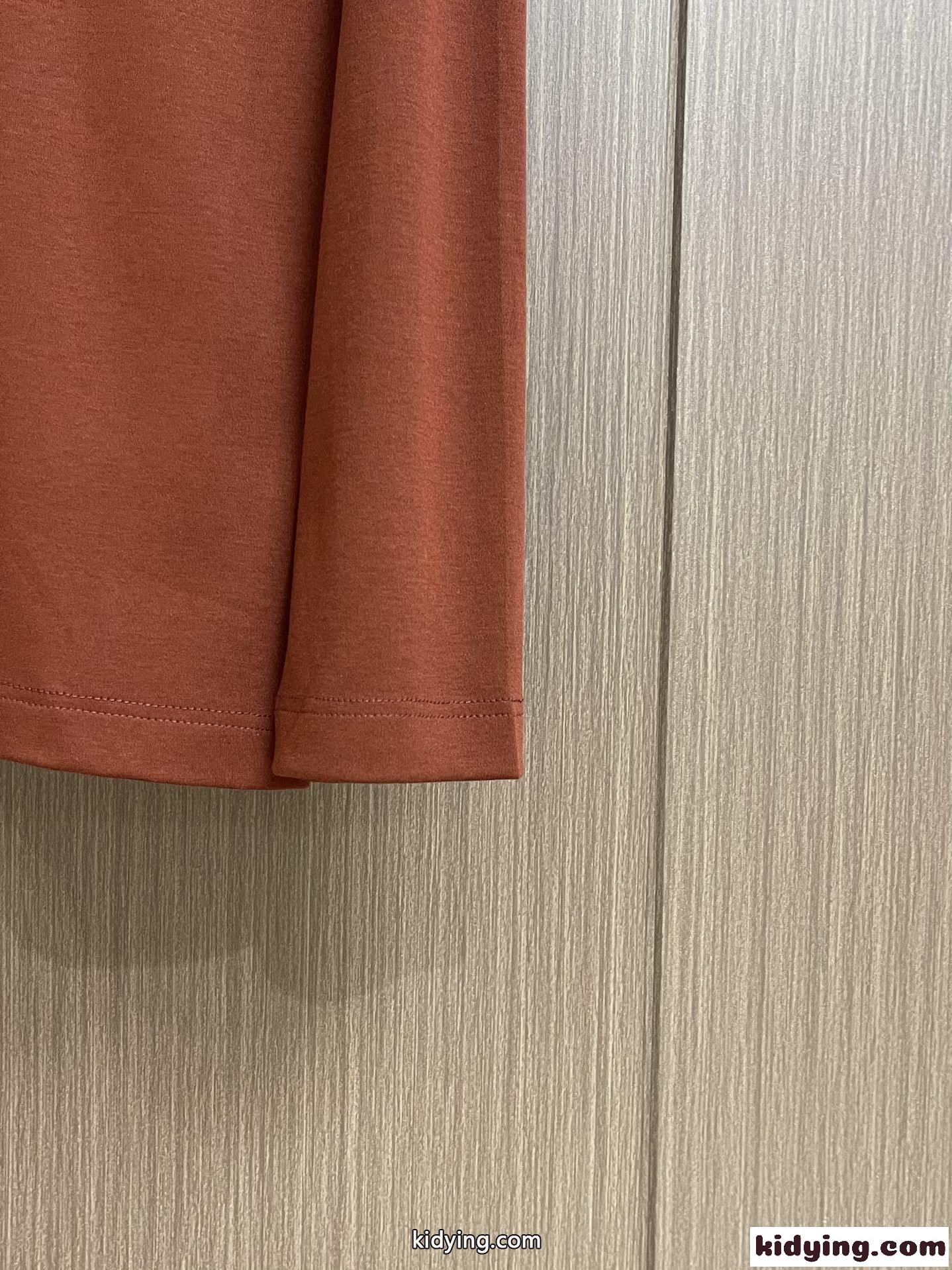 シンプル ロゴ入り プラダ Tシャツ コピー 長袖Tシャツ 合わせやすい-3