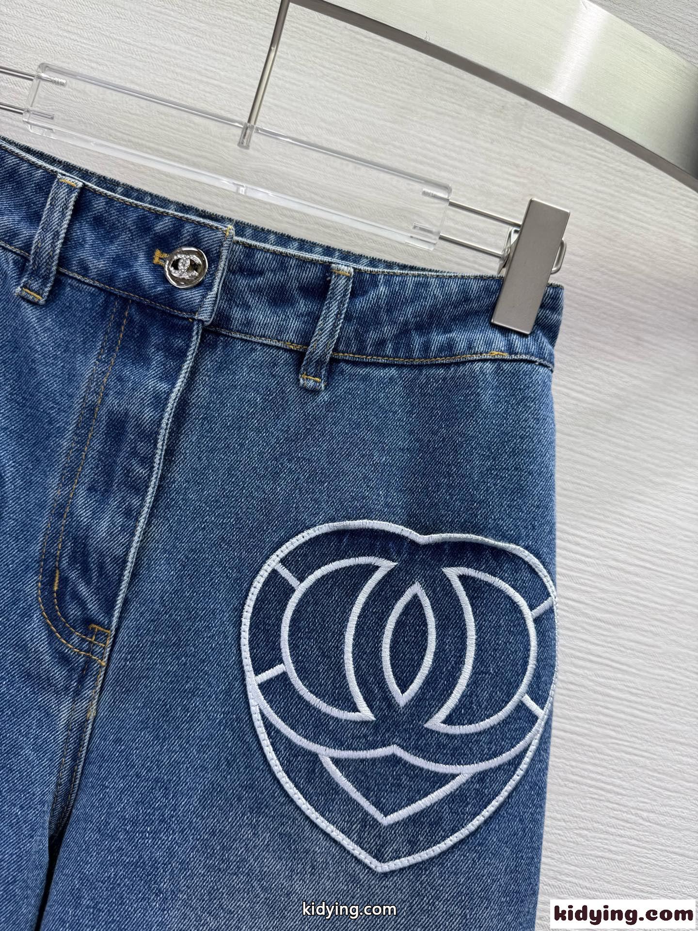 目を引く ワイド デニムパンツ シャネル ジーンズ 偽物 合わせやすい レディース-1