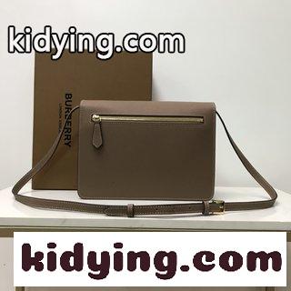 バーバリー バッグ 安い コピー  バックパックにはオープン内部の仕切りと外側のジッパーポケットがあり 持ち物を簡単に収納できます-0