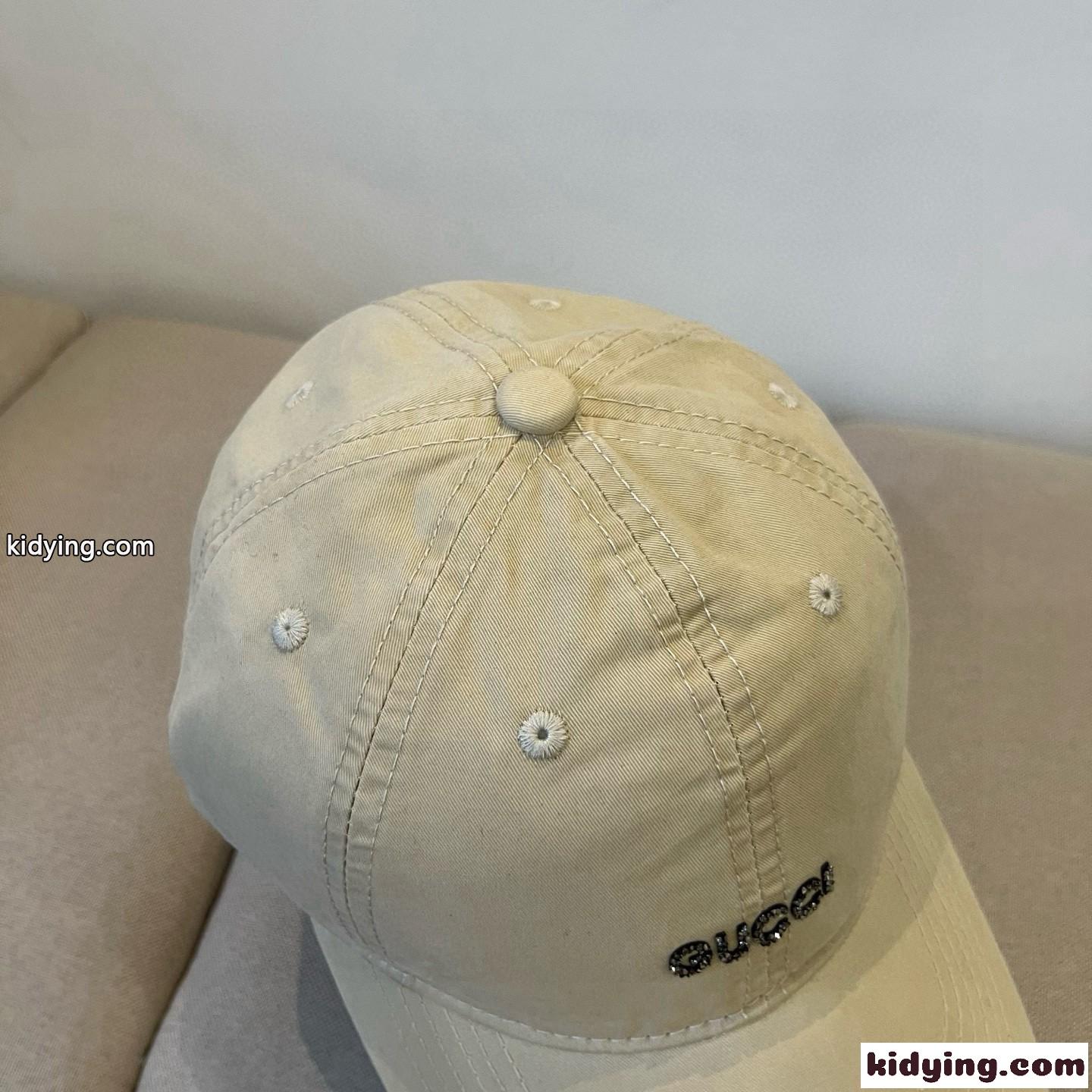 シンプル ロゴ入り ベースボールキャップ グッチ キャップ 偽物 ベージュ-2