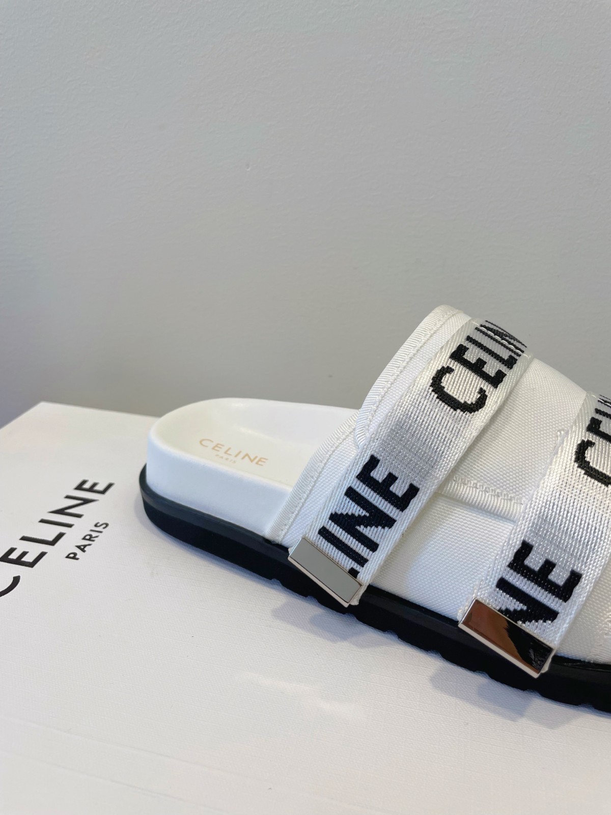 CELINE ピーテオ ストラッピーサンダル セリーヌ スーパーコピー ホワイト-1