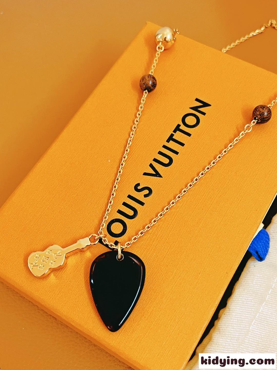 お洒落メンズに大人気♪LV ピックスペンダント ルイヴィトン ネックレス コピー ユニセックス M01865-2