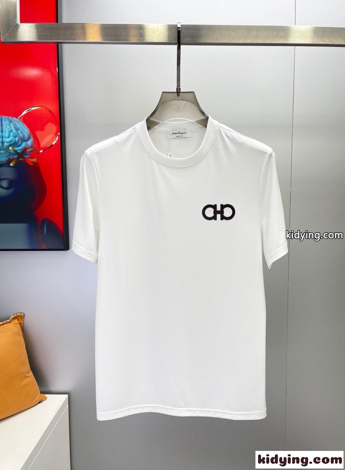 サルヴァトーレ・フェラガモ Tシャツ コピー クルーネック シンプル ロゴ 合わせやすい 半袖Tシャツ-0