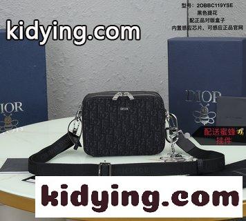 Diorディオール男性OBLIQUE柄バッグ 斜めがけバッグを手に持って 実物で撮影して 図は商品と一致している クリスチャンディオール 鞄 コピー-0