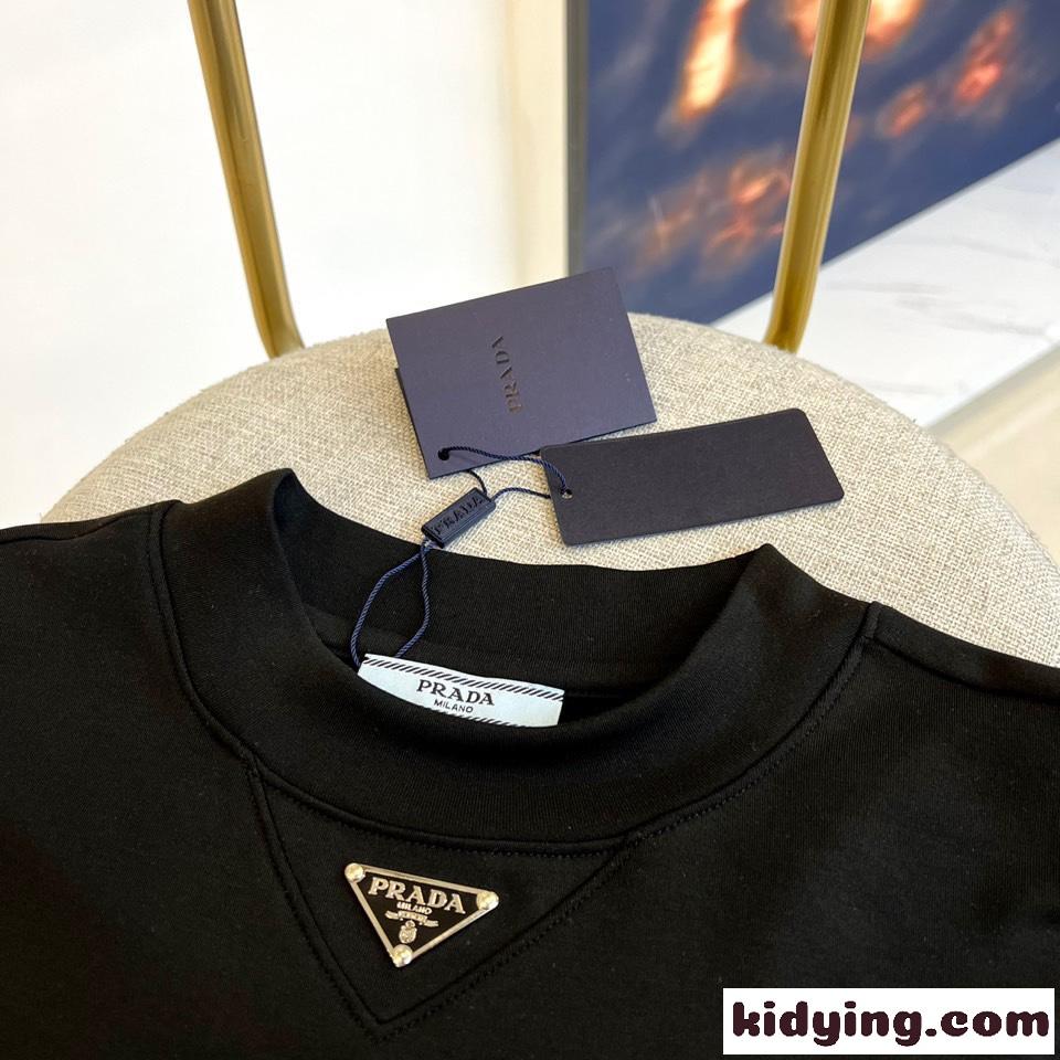 ベーシック 上品 合わせやすい 長袖Tシャツ プラダ Tシャツ 偽物 ブラック-2