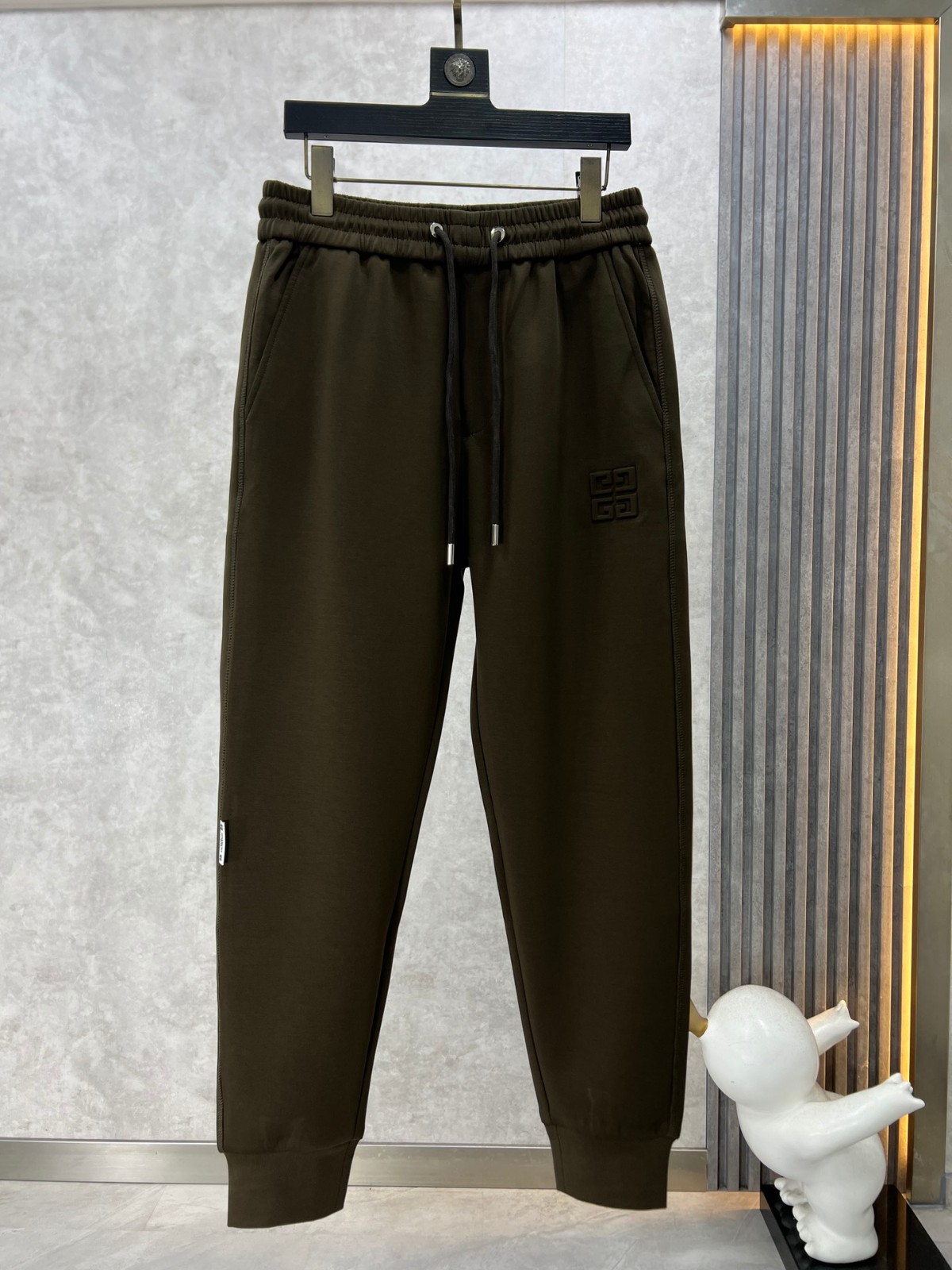 カジュアル 定番 4Gロゴ ジバンシィ パンツ コピー メンズ ジョガーパンツ-0