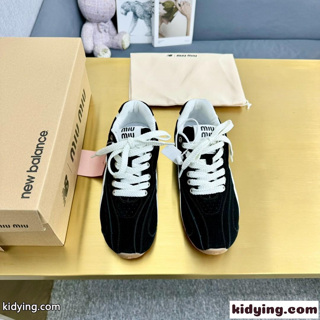 大人気 Miu Miu x New Balance スエード＆レザー ローカットスニーカー スーパーコピー ブラック-1