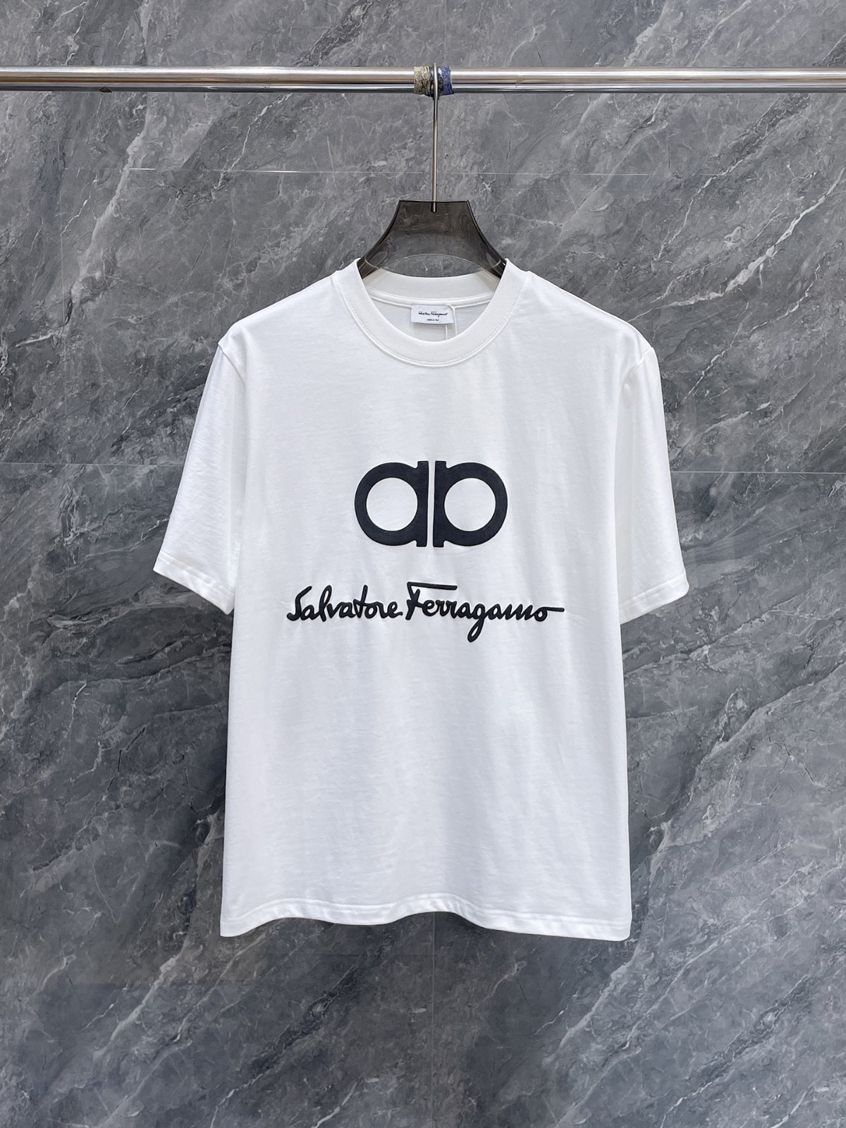 シンプル ロゴ入り クルーネックTシャツ サルヴァトーレ・フェラガモ 半袖Tシャツ コピー ホワイト-2