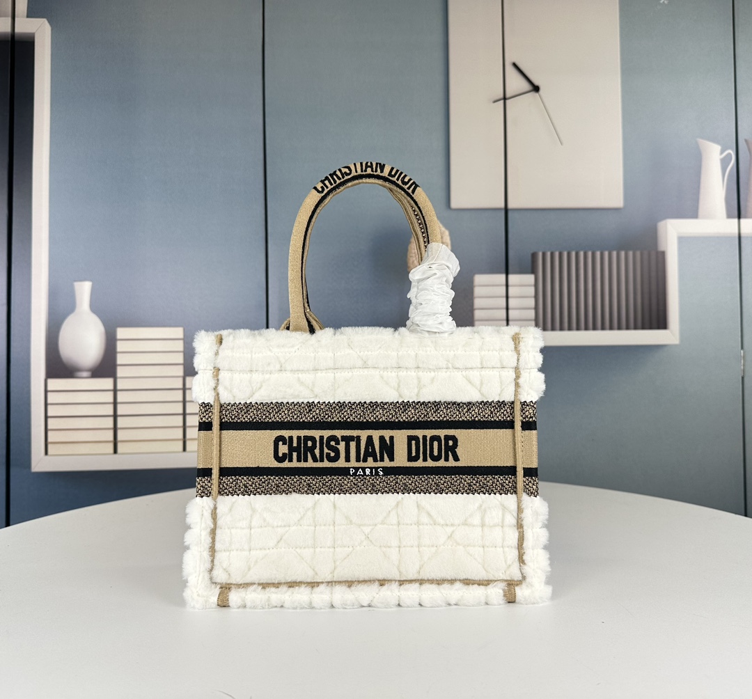 【モコモコ♥秋冬に活躍】DIOR BOOKTOTE バッグ スモール クリスチャン・ディオール バッグ コピー-1