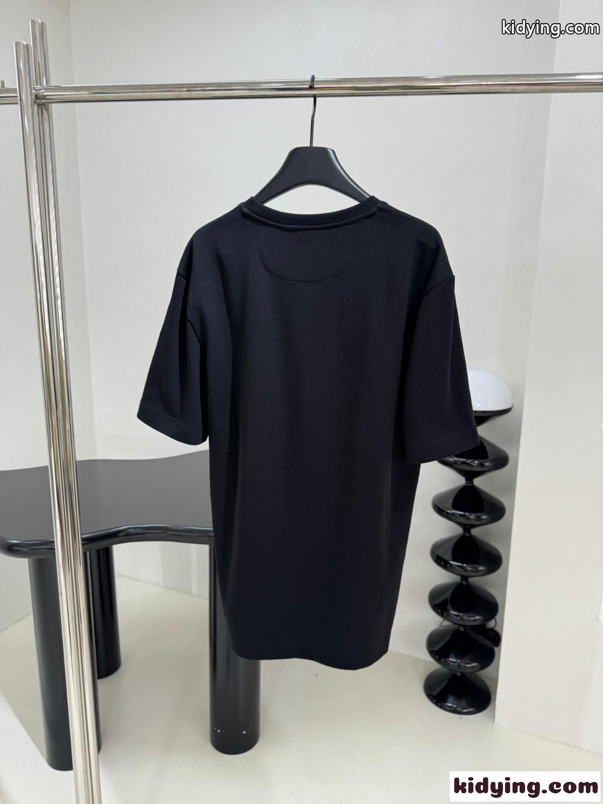 カジュアル プリント フェンディ Tシャツ コピー クルーネック 半袖Tシャツ ブラック-1