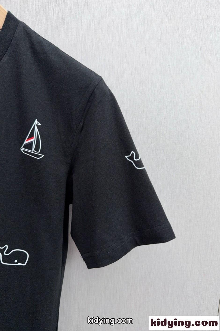 遊び心満載 クジラ ヨット 半袖Tシャツ トムブラウン Tシャツ コピー ブラック-4