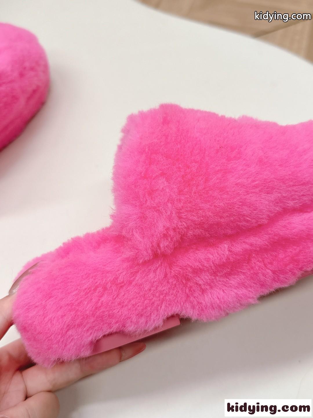 可愛い CCロゴ ふわふわファーサンダル シャネル サンダル コピー ピンク-0