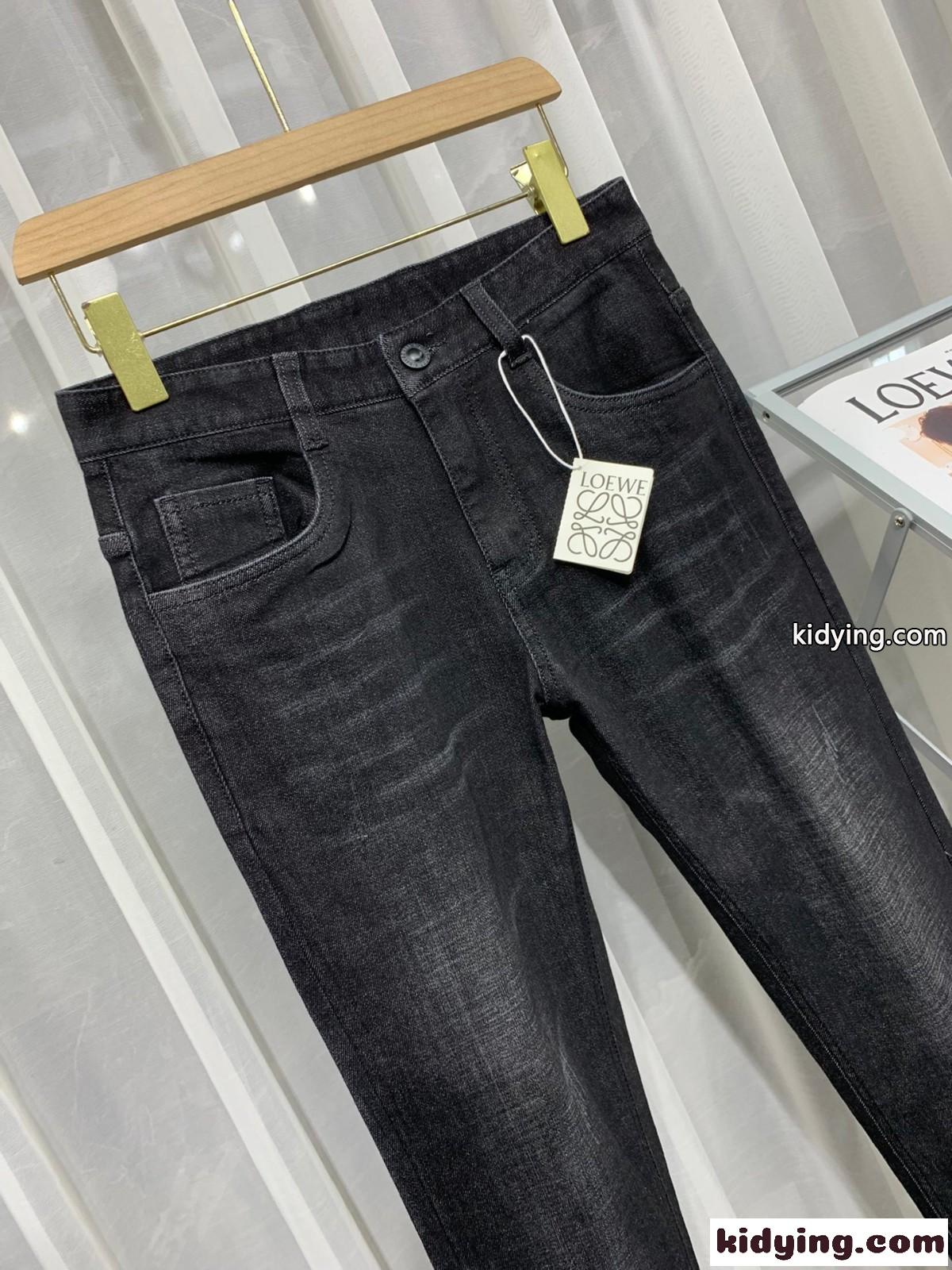 ロエベ ジーンズ コピー メンズ イタリア レトロ 高品質 定番 デニムパンツ ロングパンツ 合わせやすい-4