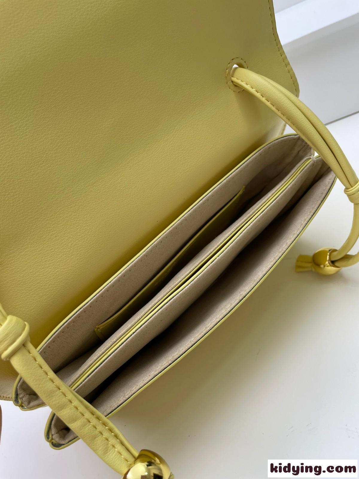 23SS ボッテガ・ヴェネタ バッグ コピー Trio Pouch トリオ ポーチ ストラップ バッグ-5