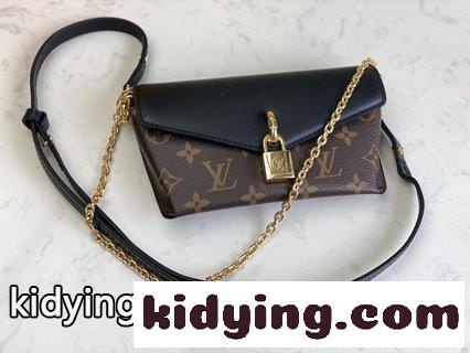 Padlock on Strap手袋 古典的なMonogram帆布とシルクスライド牛革を融合してカバーし 背面にバンドリングを備えています ルイ・ヴィトン バッグ 安い コピー-0