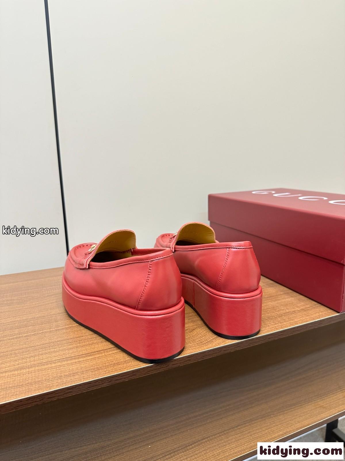 GUCCI ホースビット ウィメンズ プラットフォーム ローファー グッチ スーパーコピー レッド-3