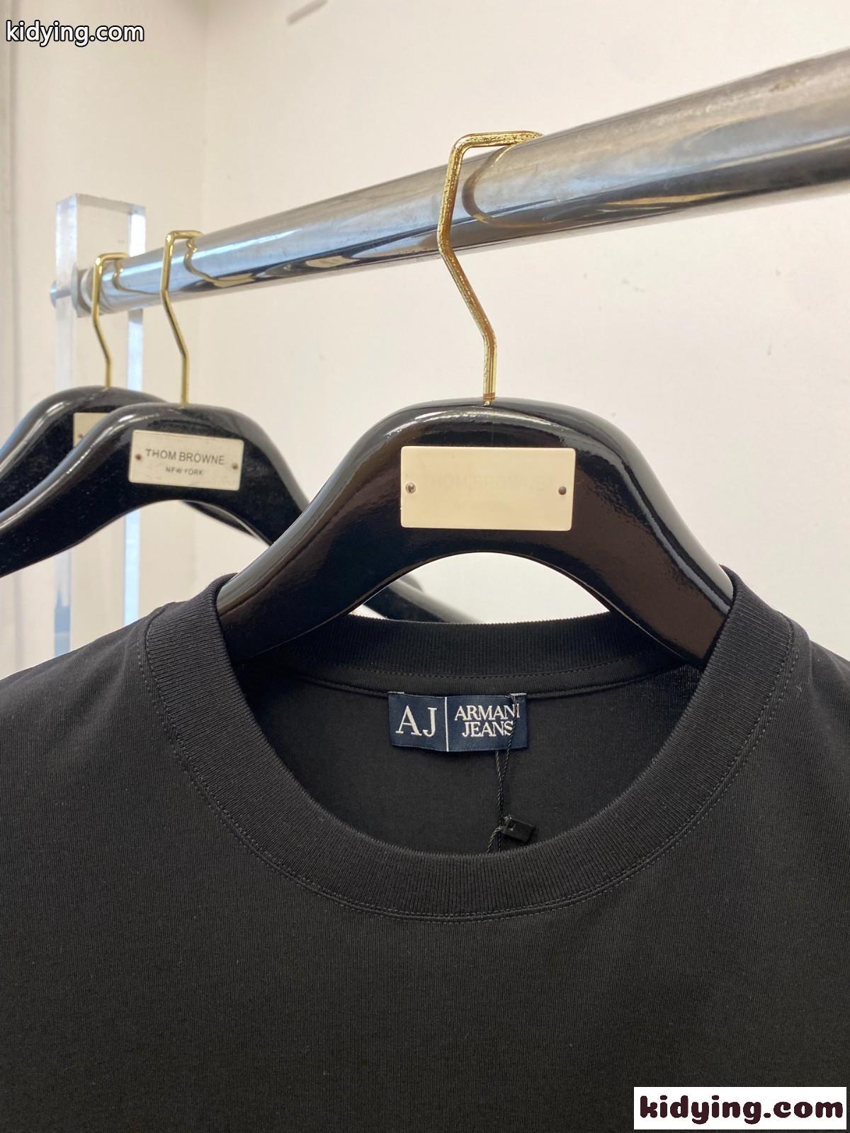 アルマーニ Tシャツ 偽物 ロゴ 洗練された シンプル 半袖Tシャツ ブラック-2