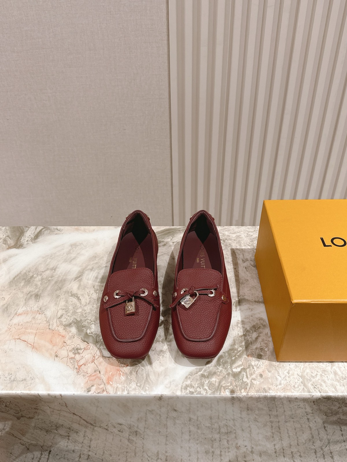 カジュアル フロール カーシュー ルイヴィトン モカシン スーパーコピー レッド-1