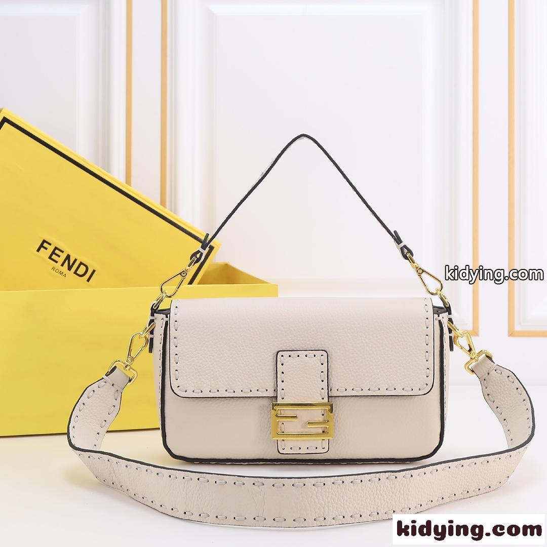定番 人気 FENDI フェンディ ハンドステッチ ミディアム バゲットバッグ コピー ホワイト-1