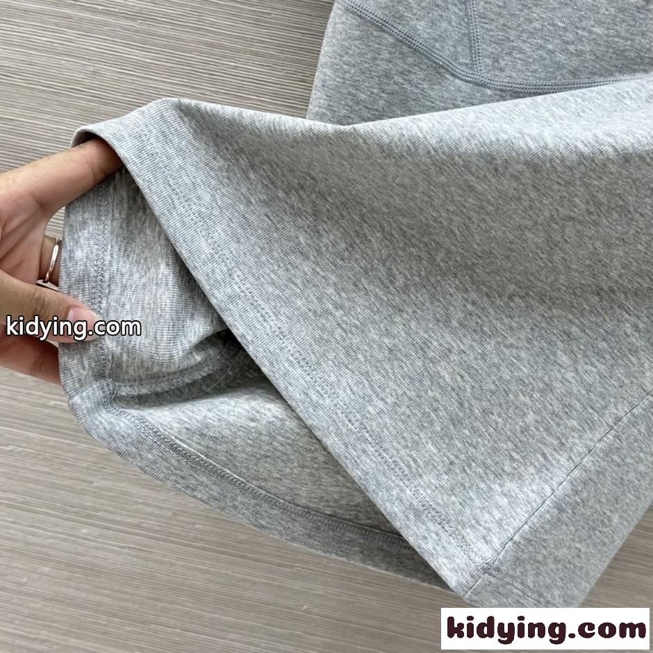 洗練された 合わせやすい 半袖Tシャツ ミュウミュウ Tシャツ コピー グレー-0