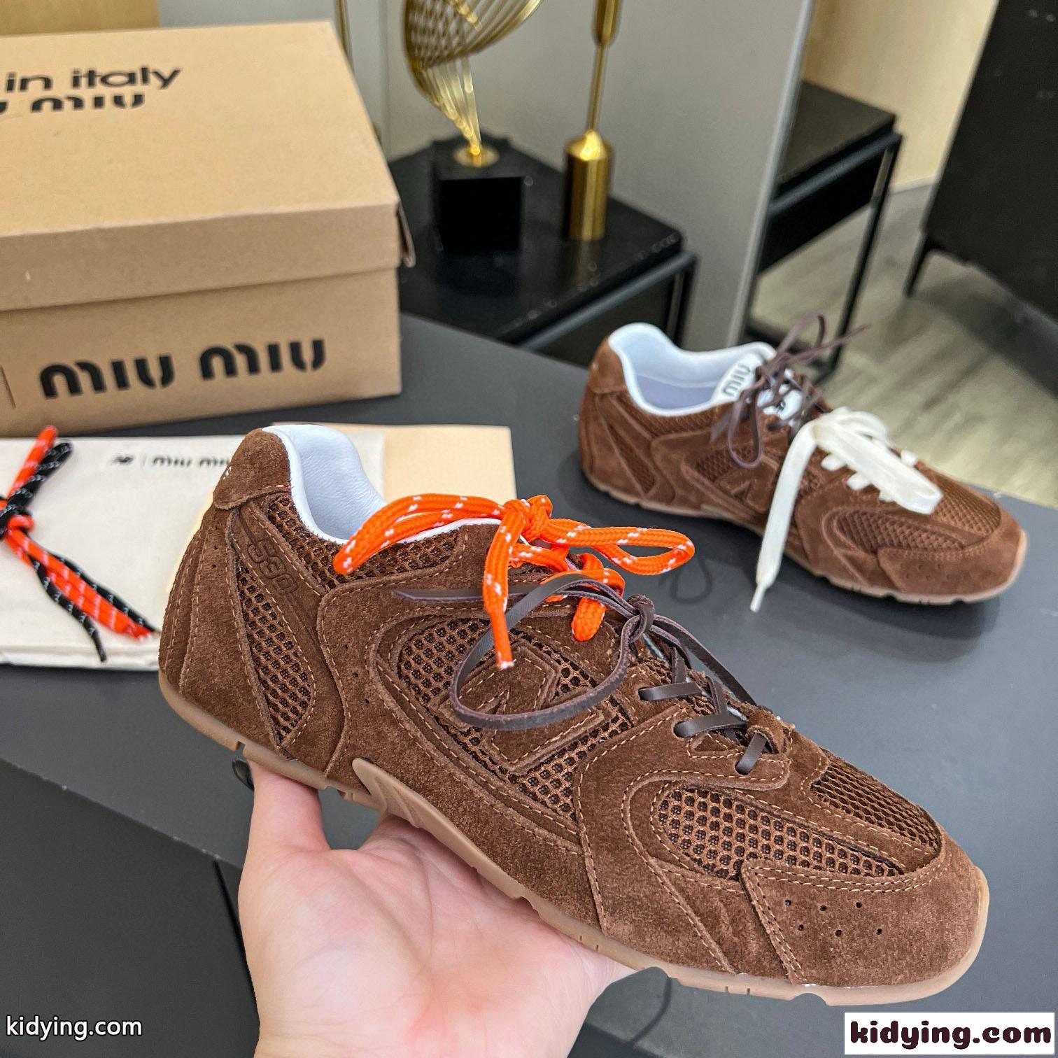 ミュウミュウ スニーカー コピー New Balance x Miu Miu xxx スエードxメッシュ スニーカー コーヒー-0