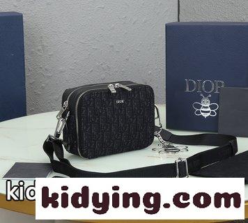 Diorディオール男性OBLIQUE柄バッグ 斜めがけバッグを手に持って 実物で撮影して 図は商品と一致している クリスチャンディオール 鞄 コピー-1