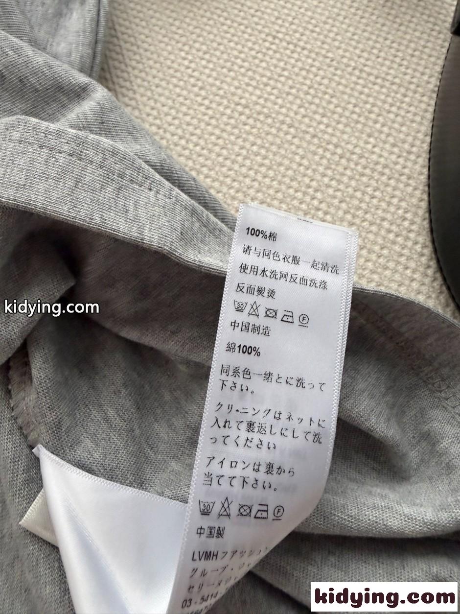 カジュアル 洗練された ロゴ入り コットン セリーヌ Tシャツ 偽物 半袖Tシャツ グレー-4