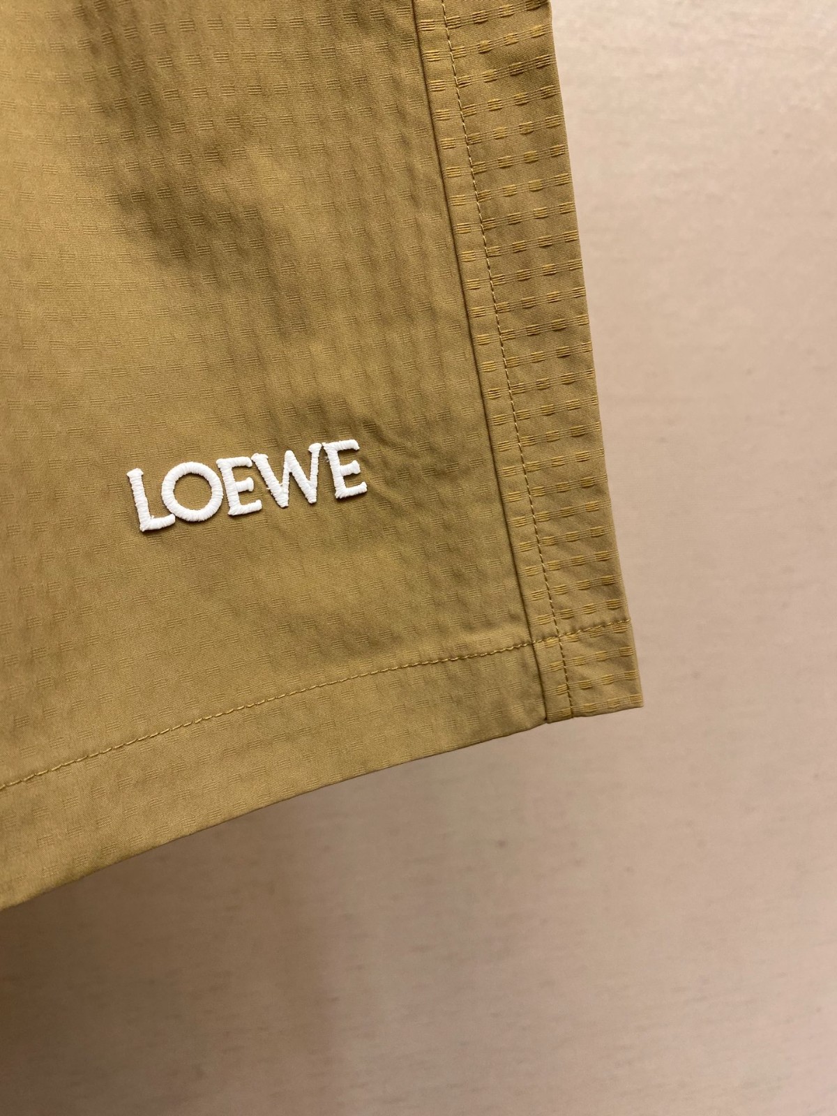夏の定番 ロエベ パンツ 偽物 シンプル 洗練された ロゴ ショートパンツ カーキ-4