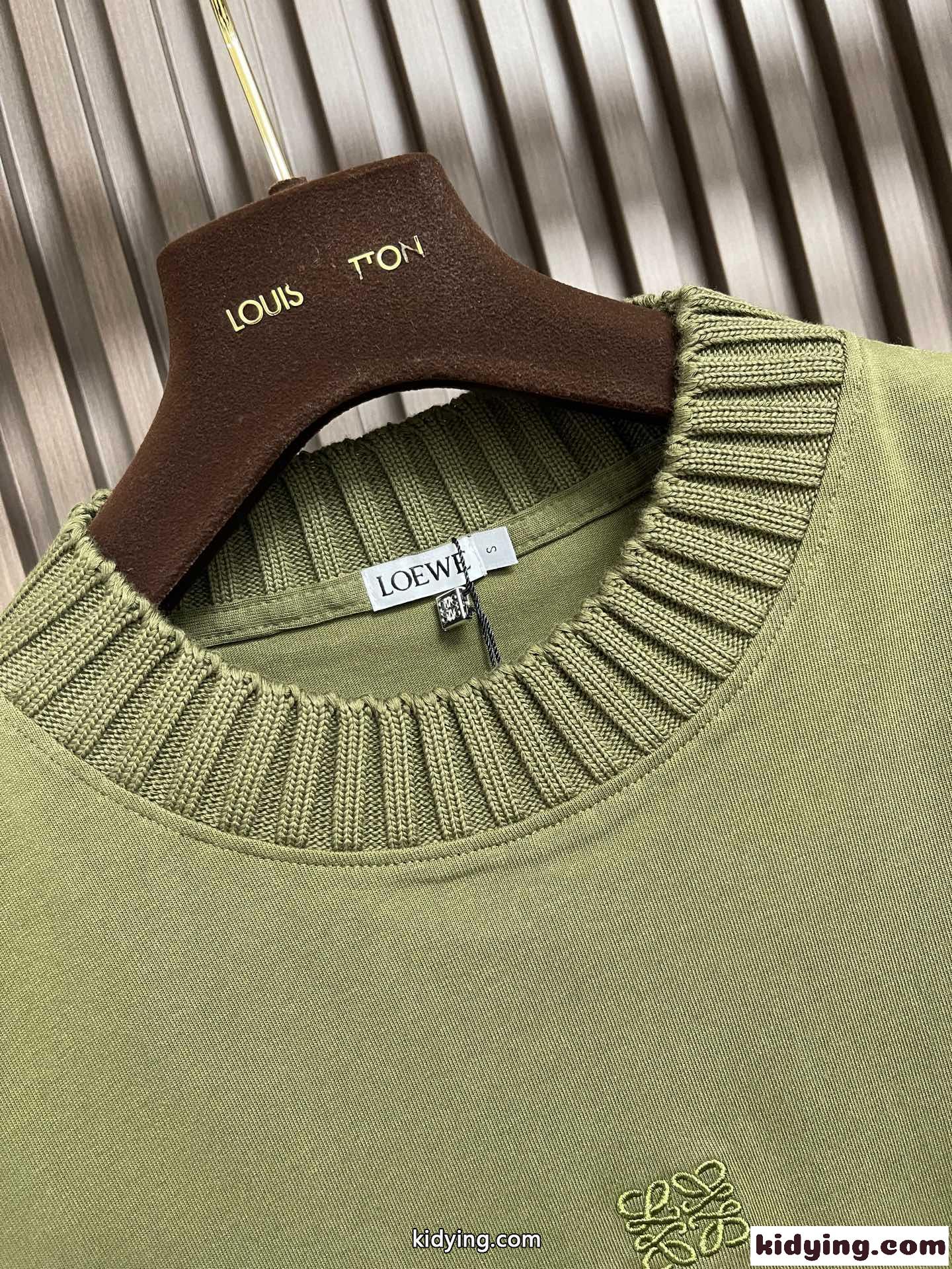 アナグラム刺繍 クルーネック 長袖Tシャツ ロエベ Tシャツ 偽物 グリーン-3