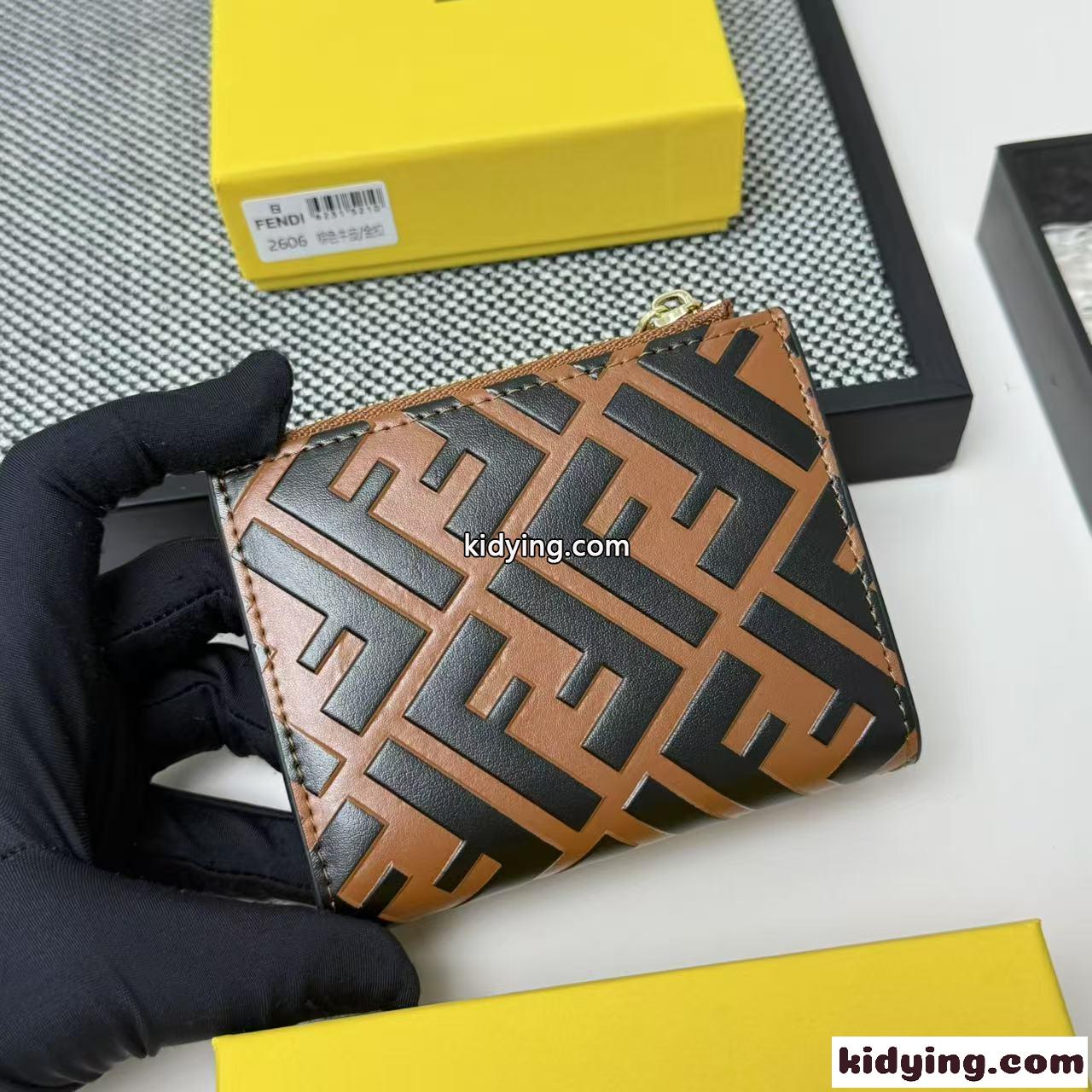 コンパクト 二つ折り財布 フェンディ 財布 スーパーコピー 小銭入れ付き ブラウン-2