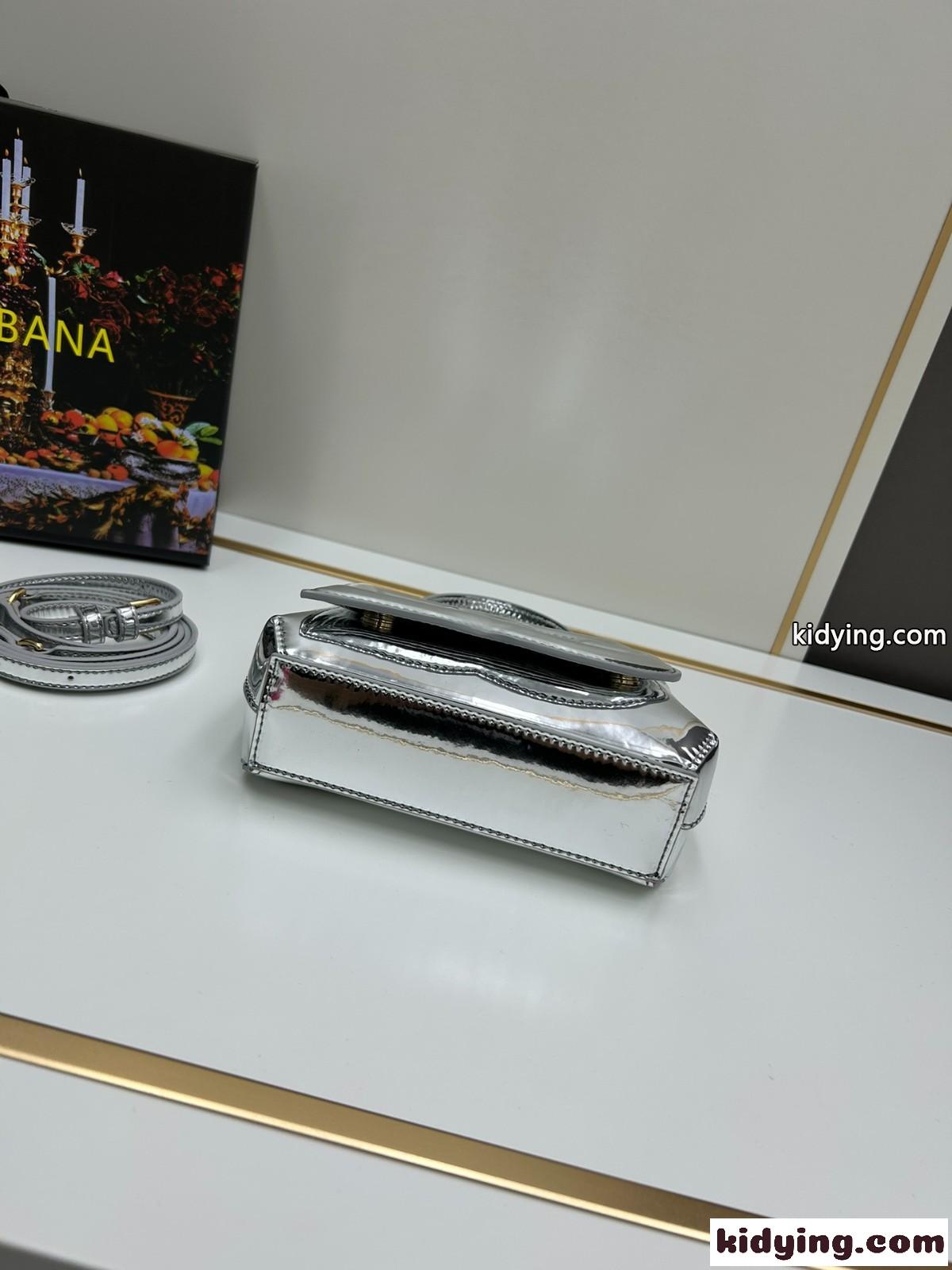 パテントレザー DGロゴ ショルダーバッグ ドルチェ&ガッバーナ バッグ スーパーコピー シルバー-2