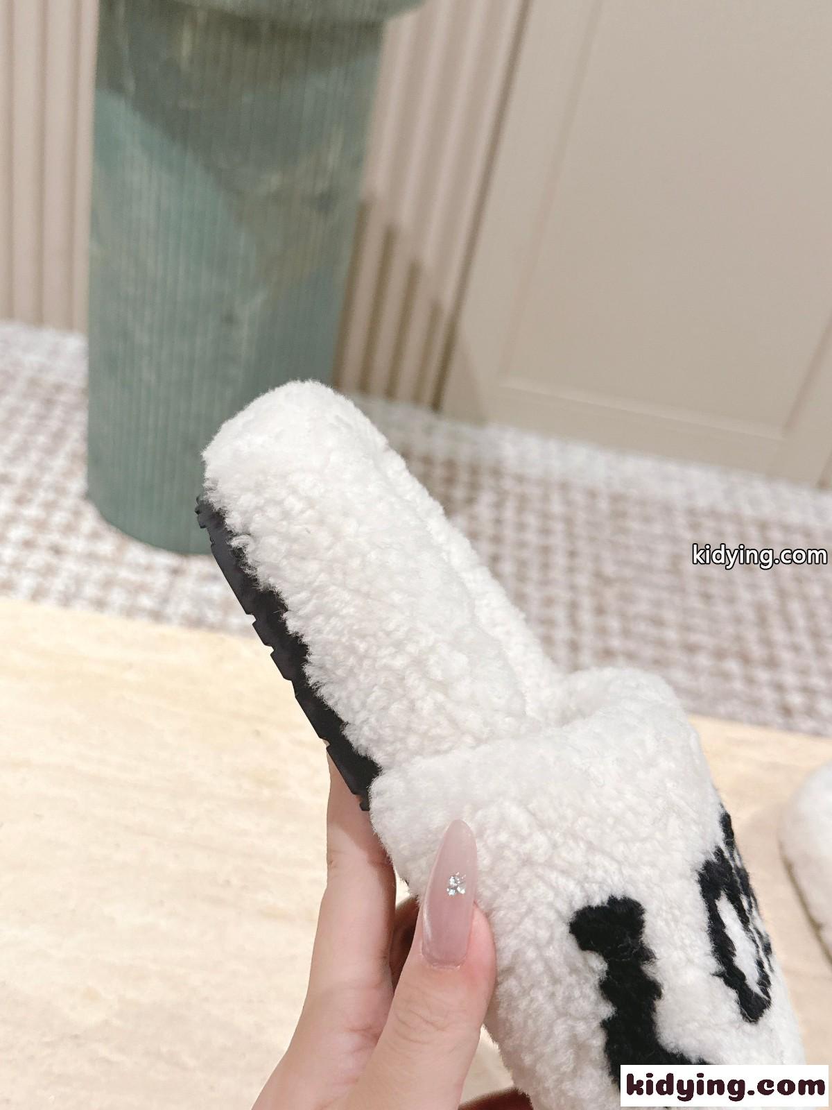 もこもこ ロエベ サンダル スーパーコピー シアリング スライドサンダル ホワイト-3