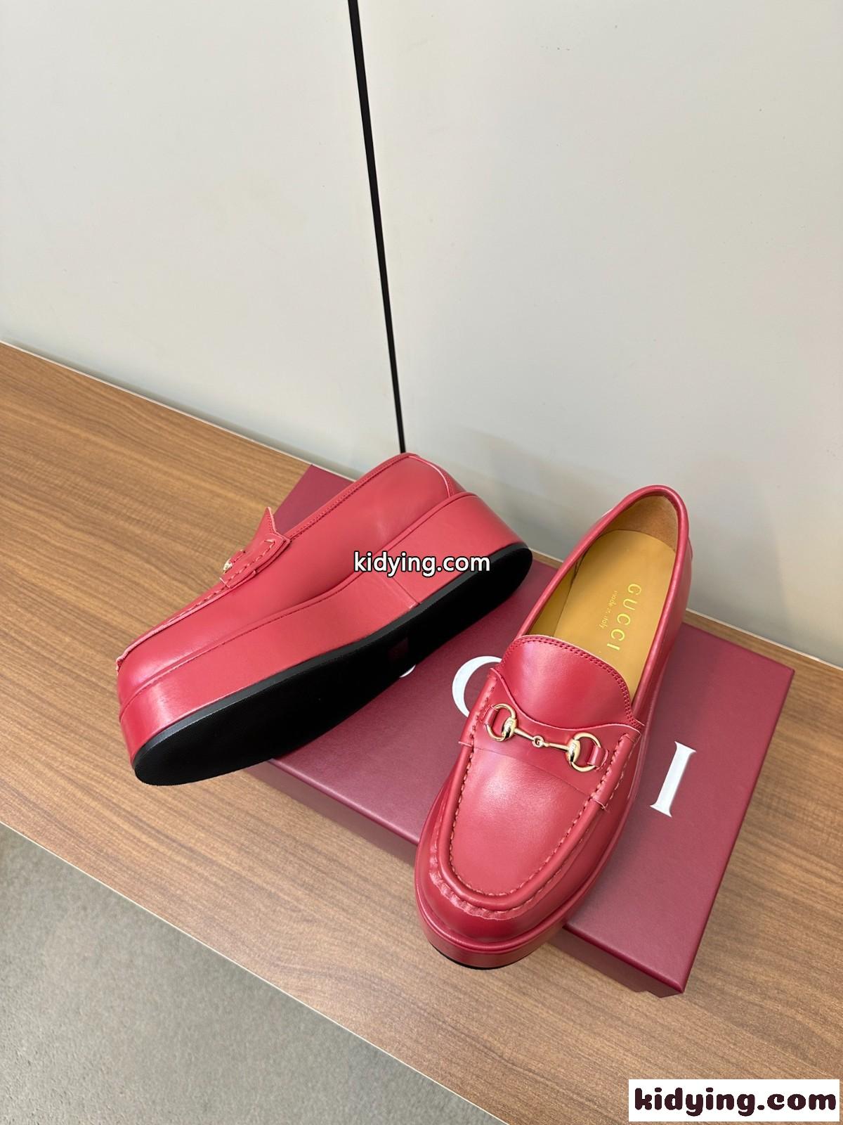 GUCCI ホースビット ウィメンズ プラットフォーム ローファー グッチ スーパーコピー レッド-1