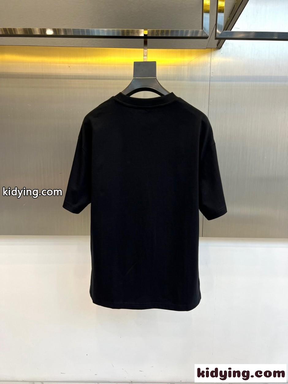 合わせやすい ロゴ入り 半袖Tシャツ モンクレール Tシャツ 偽物 ブラック-2