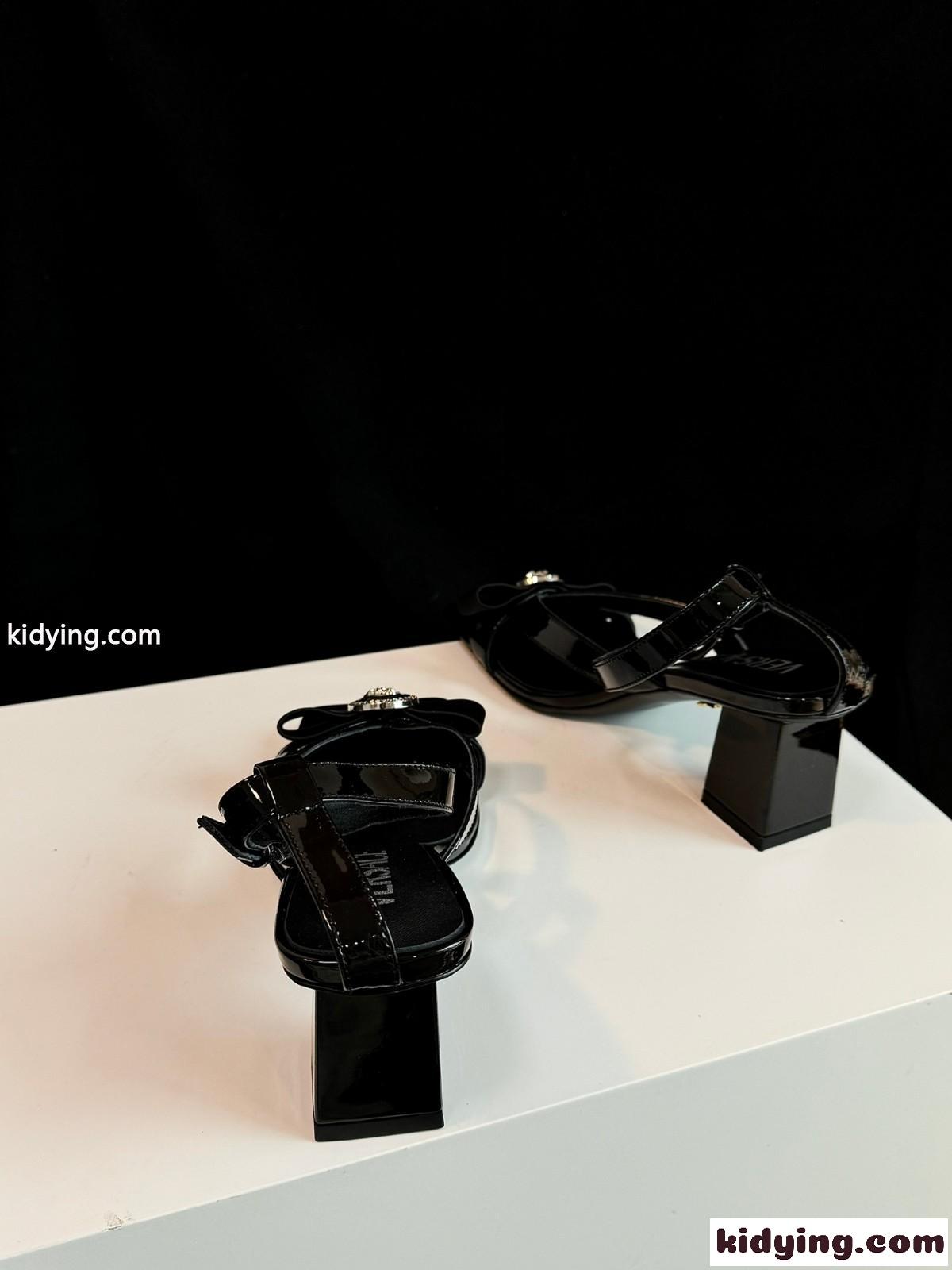 ジャンニ リボン レザー サンダル 6.5cm ヴェルサーチェ パンプス スーパーコピー ブラック-3