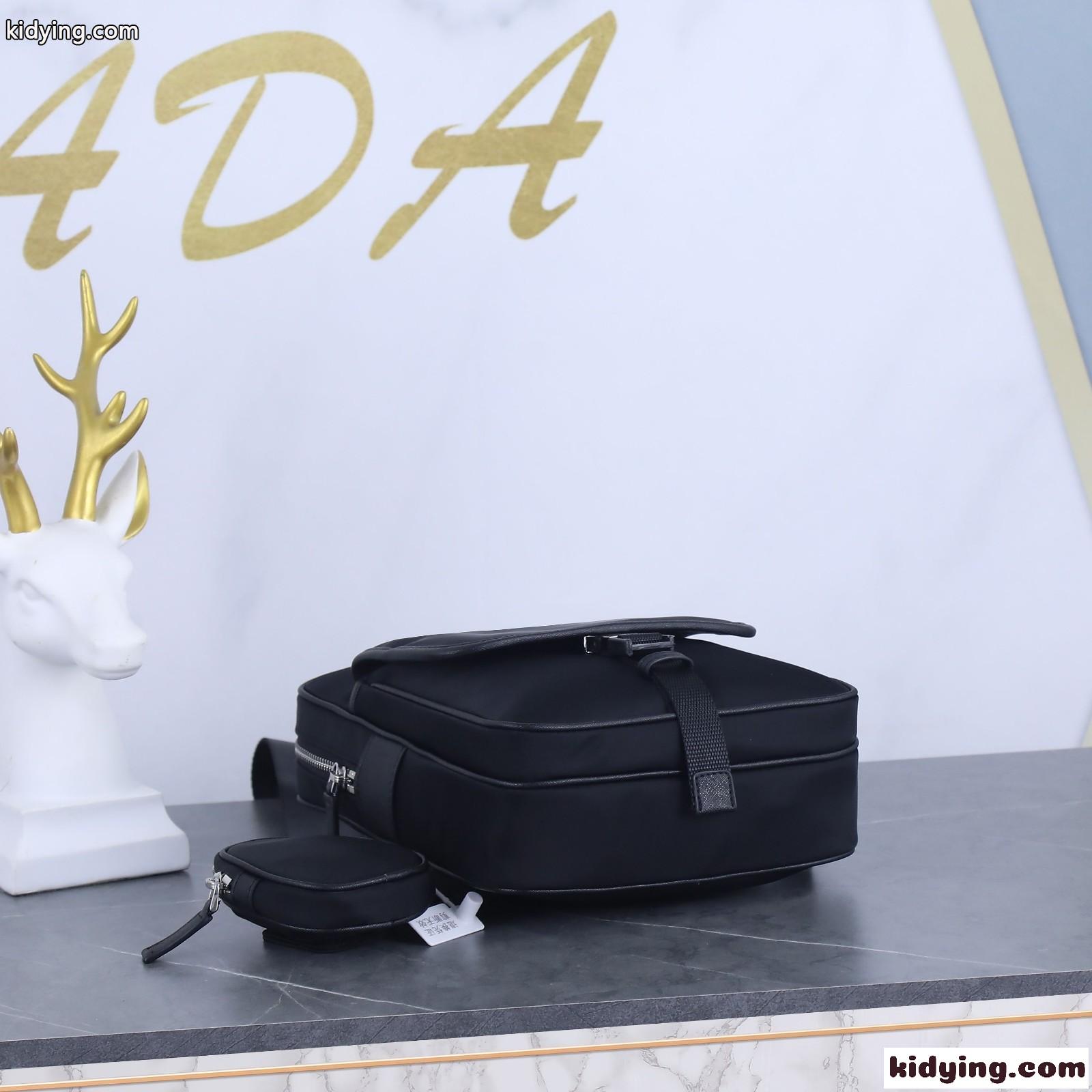 人気 おしゃれ ボディバッグ ナイロン プラダ バッグ コピー メンズ ショルダーバッグ 2VZ047-3