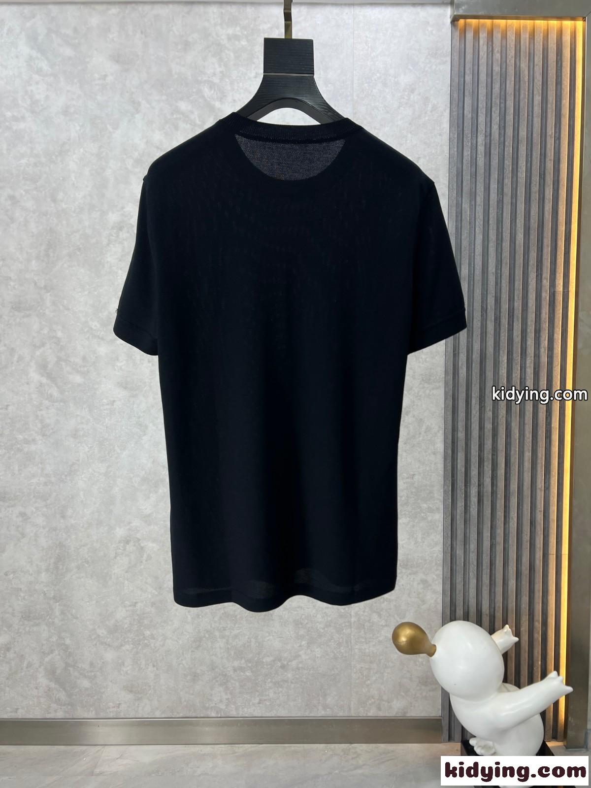 サルヴァトーレ・フェラガモ Tシャツ コピー シンプル ロゴ入り 半袖Tシャツ ブラック-1