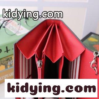 グッチ財布 新作 構造感のある真皮チェーン式のミニ手袋/財布に 縞模様の虎の頭のとげボタン レトロな銀色の金具がついている コピー-1
