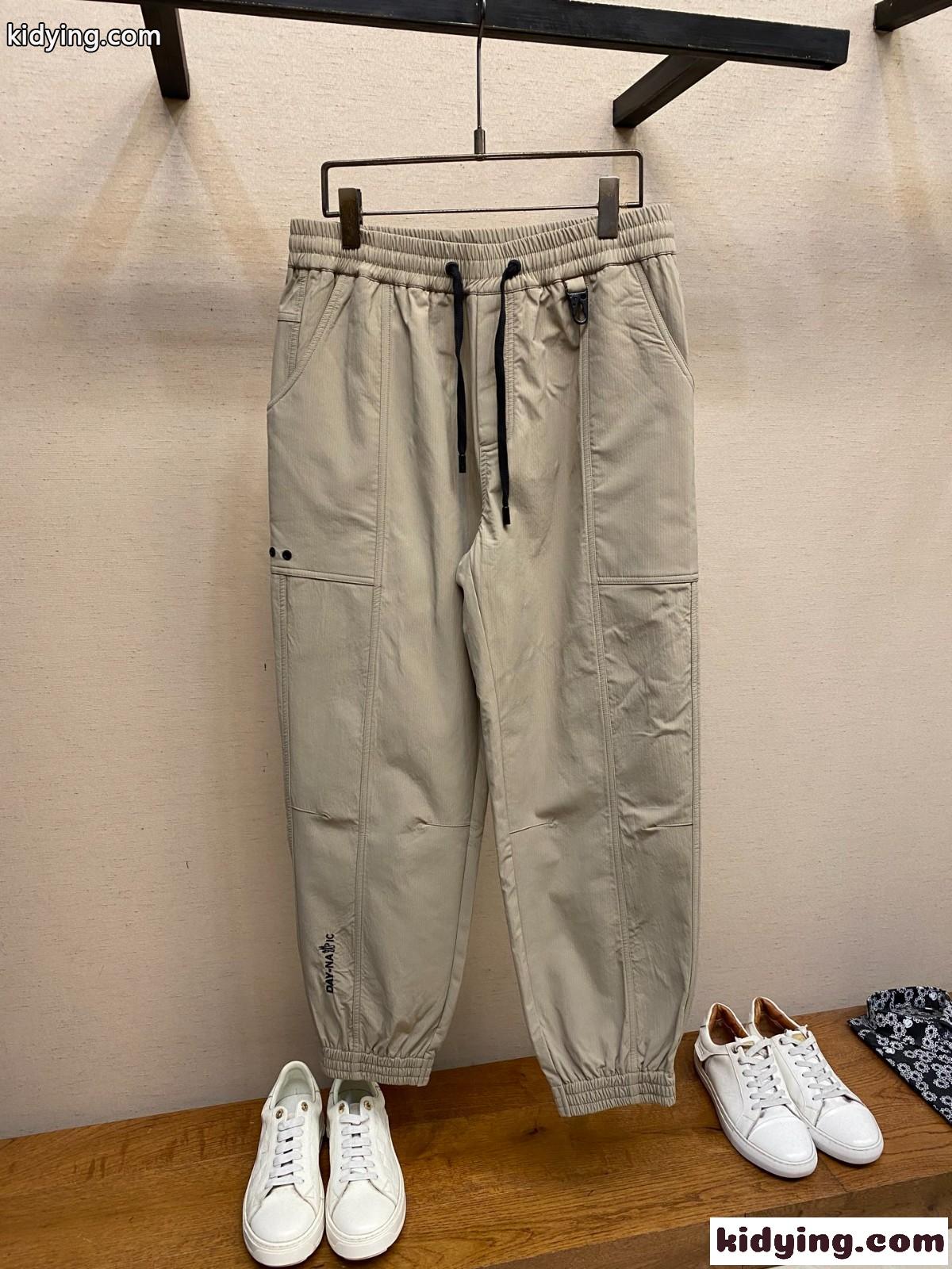 アウトドア カジュアル ロングパンツ モンクレール パンツ 偽物 カーキ-0