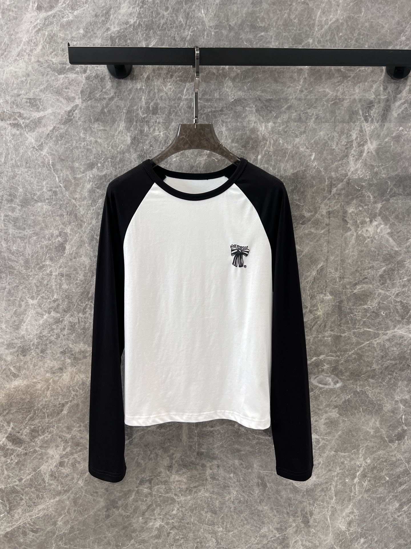 目を引く存在感 ディオールtシャツヤフオクコピー トップス 長袖 純綿 触り心地が良い ホワイト-0