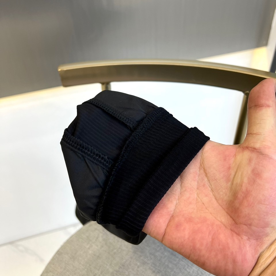 軽量 速乾 ストレッチ プラダ パンツ コピー メンズ カジュアルパンツ ブラック-4