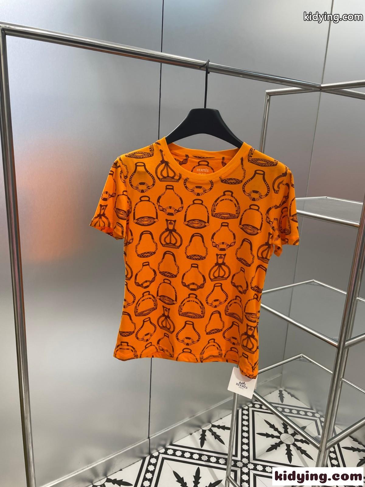 春夏新作 鐙の幻想 プリント スリム 半袖Tシャツ エルメス Tシャツ コピー オレンジ-0
