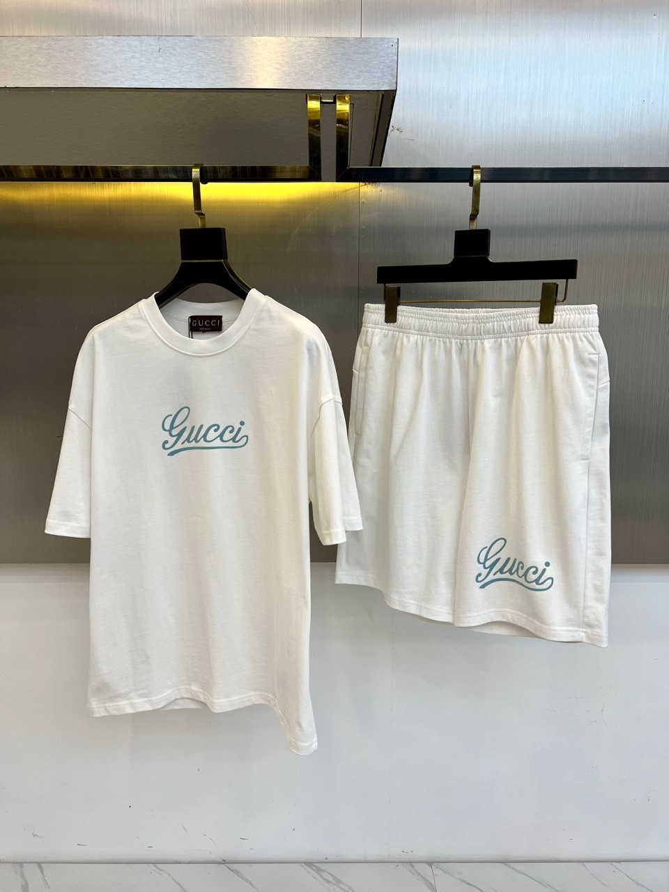 クルーネック 半袖Tシャツ ショートパンツ 上下セット グッチ セットアップ 偽物 ホワイト-1