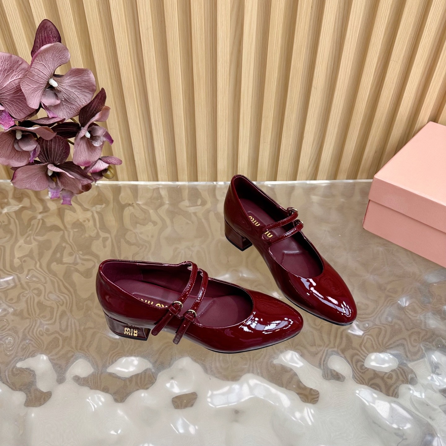 パテントレザー パンプス バックル付き ミュウミュウ スーパーコピー レッド-4
