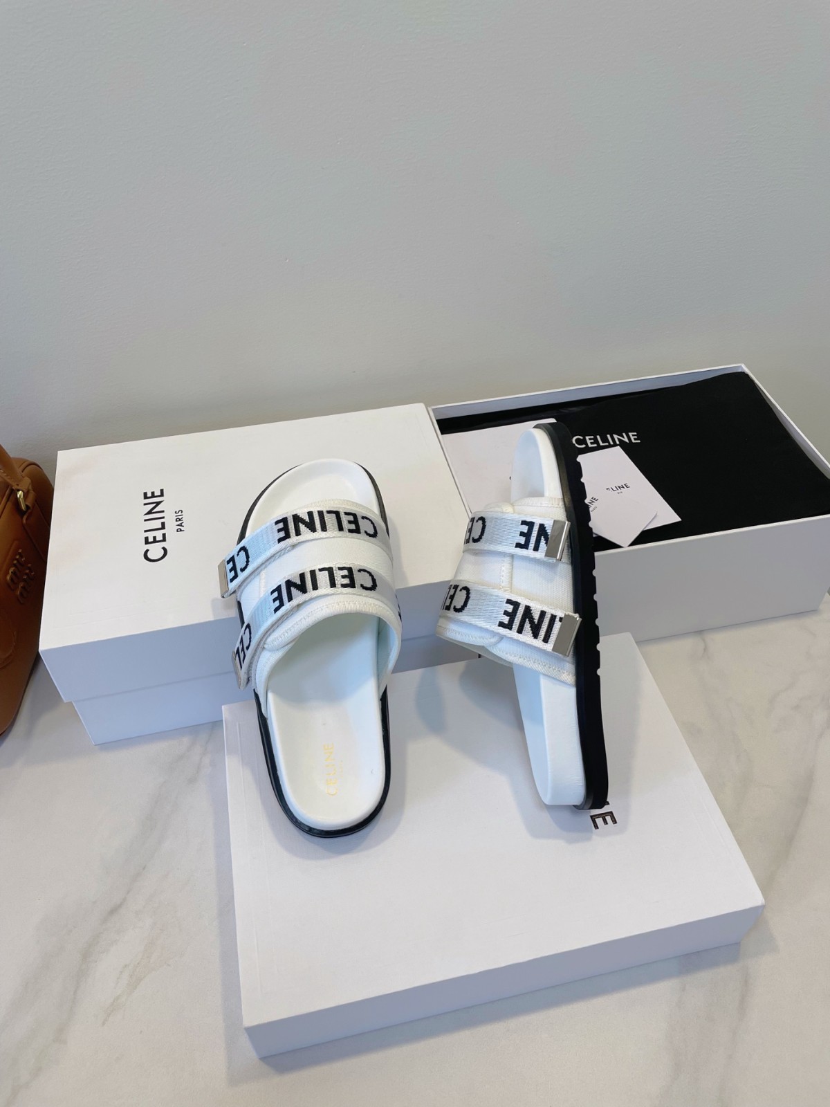 CELINE ピーテオ ストラッピーサンダル セリーヌ スーパーコピー ホワイト-2