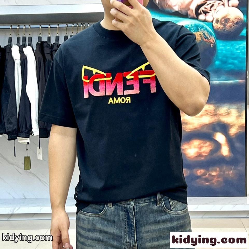 カジュアル 合わせやすい ロゴ入り 半袖Tシャツ フェンディ Tシャツ コピー ブラック-1