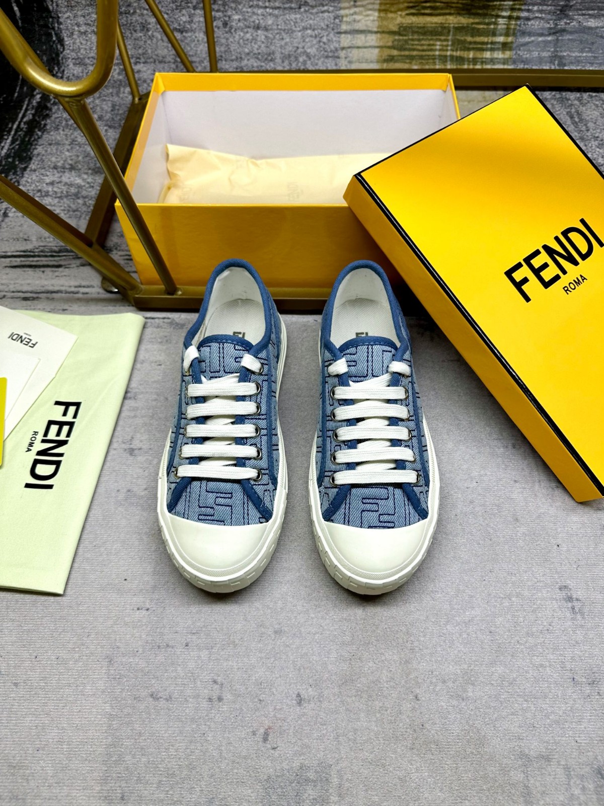人気 FF デニム フェンディ スニーカー スーパーコピー 合わせやすい-1